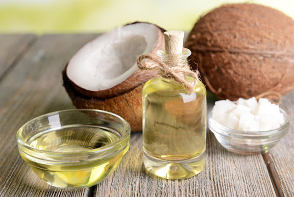 Dầu dừa giúp cấp ẩm và nâng cao sức khỏe làn da